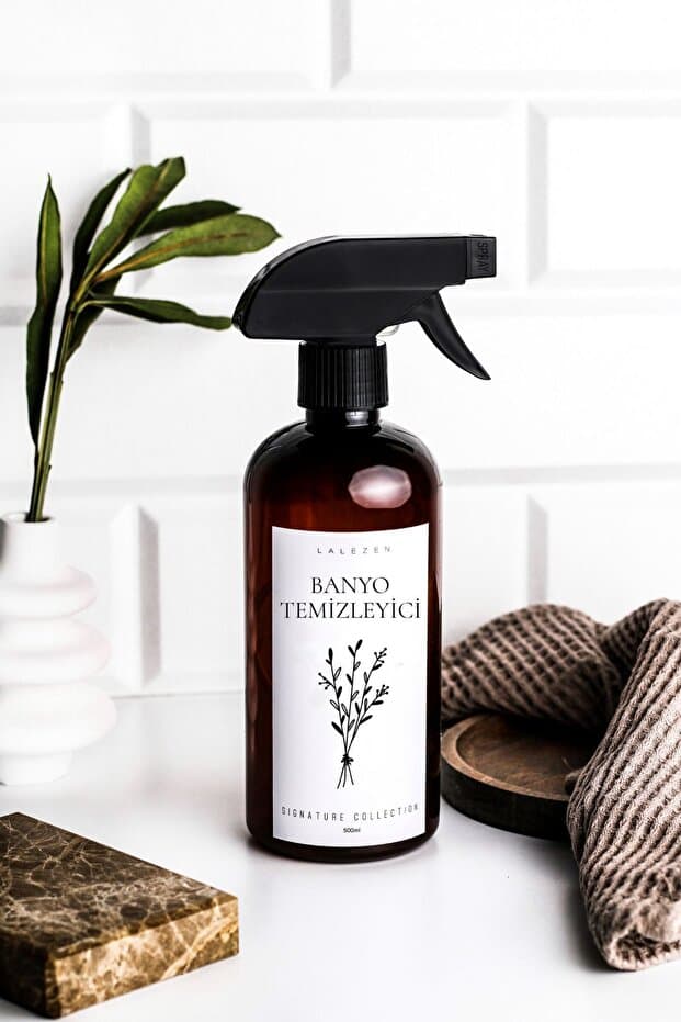 Çiçekli Banyo Temizleyici Etiketli Plastik Şişe 500 ml